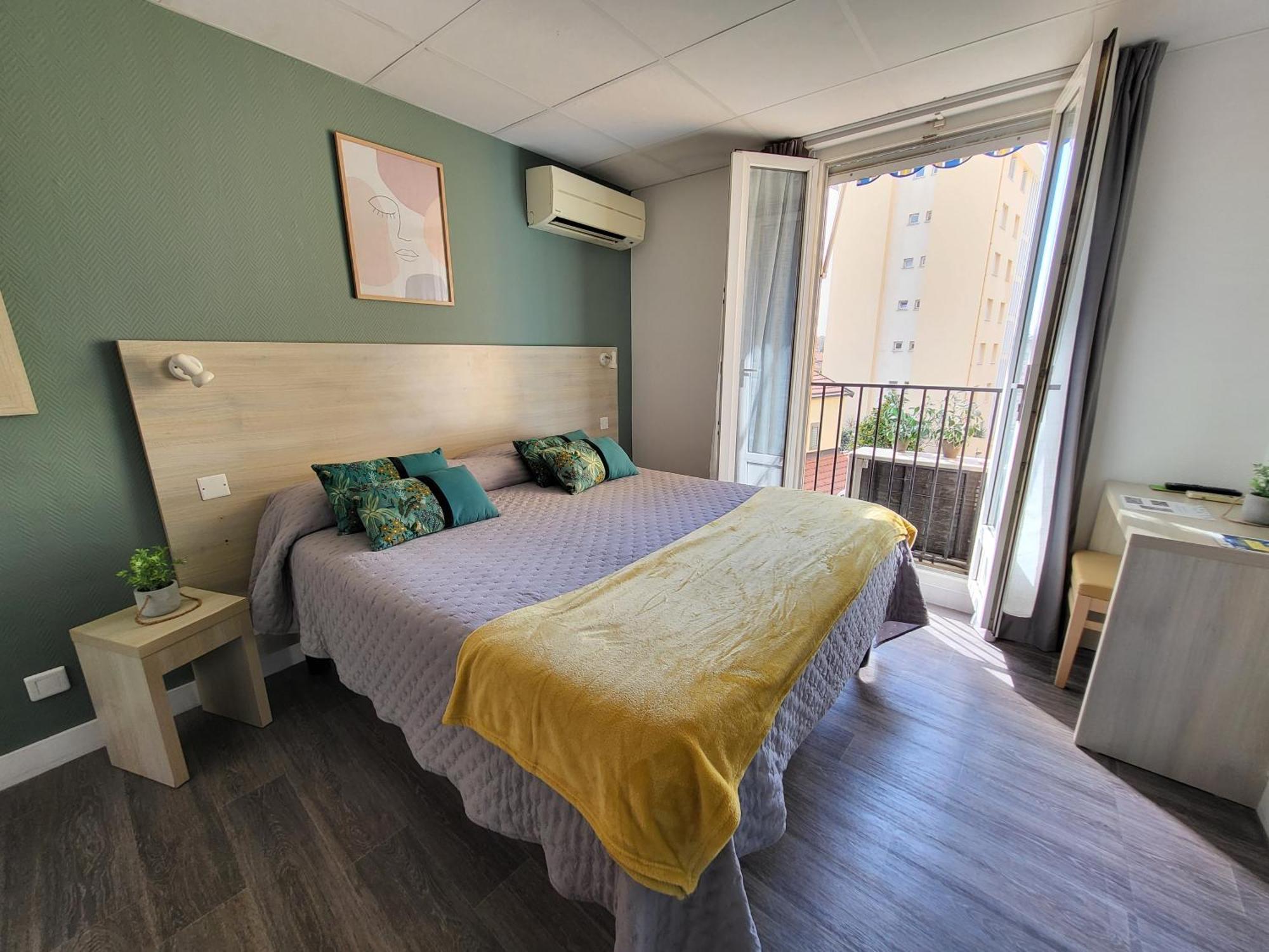 Parisien Hotel 2*